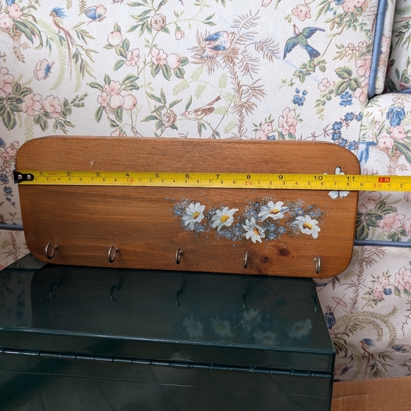 Hand-Painted Wooden Wall Key Rack - Picture 5 of 7